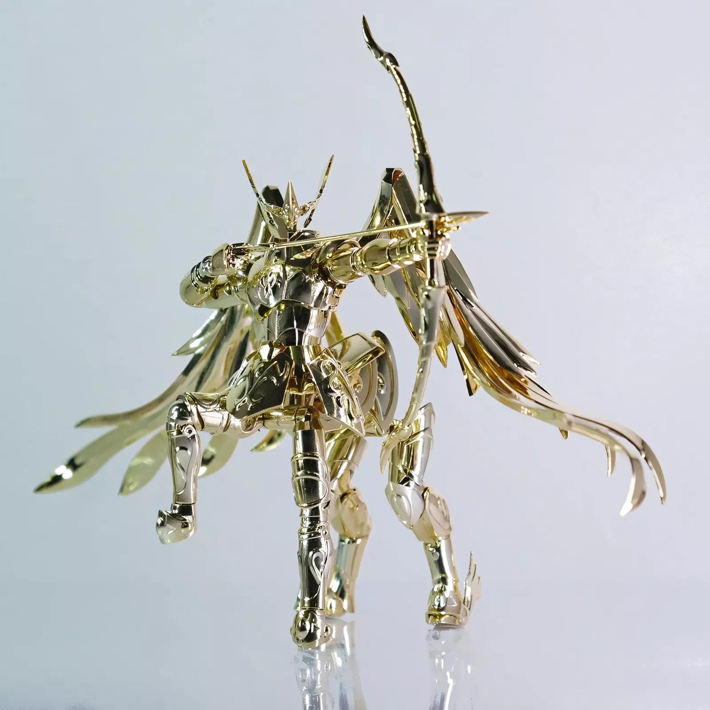 Figurine Aiolos du Sagittaire Saint Seiya – 18 cm – Chevalier d’Or 24K Collection
