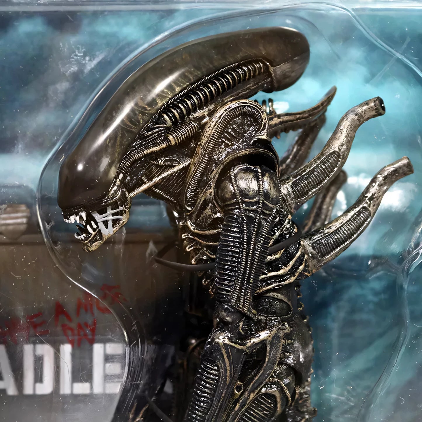 Figurines NECA Alien Hadley’s Hope – Carter J. Burke & Xenomorph Warrior – 7”